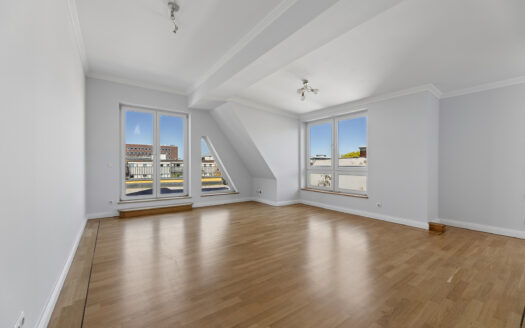 Großzügige Dachgeschosswohnung mit ca. 277 m², Kamin und Dachterrasse in Berlin-Wilmersdorf