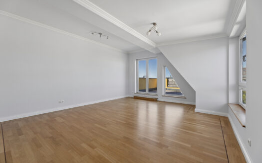 Großzügige Dachgeschosswohnung mit ca. 277 m², Kamin und Dachterrasse in Berlin-Wilmersdorf