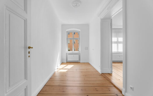 Stilvolle Altbau-Bürofläche mit 6 Räumen in der Gneisenaustraße