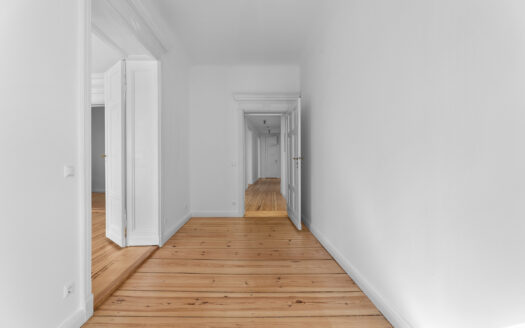 Stilvolle Altbau-Bürofläche mit 6 Räumen in der Gneisenaustraße