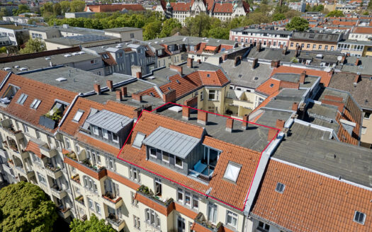 Bezugsfreie Dachgeschosswohnung mit Südterrasse und viel Gestaltungspotenzial